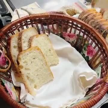 ディナーのパンは自家製です。