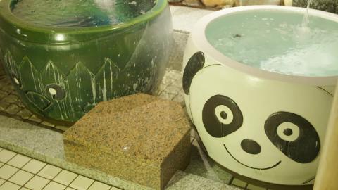 大浴場動画「パンダ・カッパの陶器風呂」