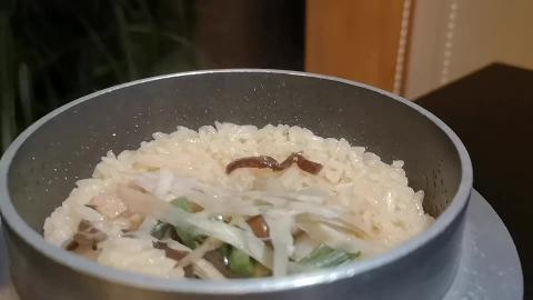 秋田淡雪こまちの山菜釜飯