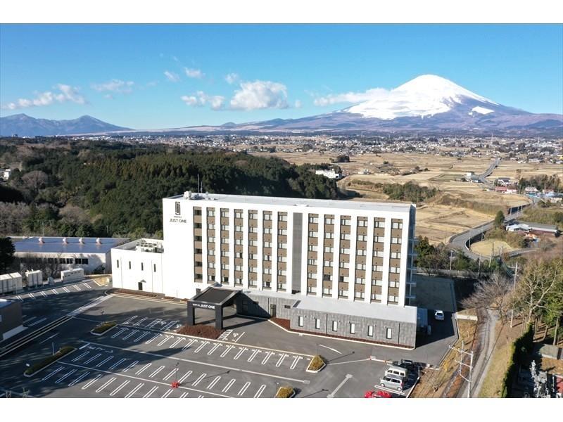 ドローン空撮動画　ホテル正面から富士山の絶景へ